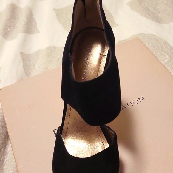 EUC with Box BCBGeneration Helara Suede Platform Peeptoe Heels - Picture 10 of 11